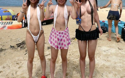 乳首がポチっと透けてる水着の胸ポチエロ画像 ④