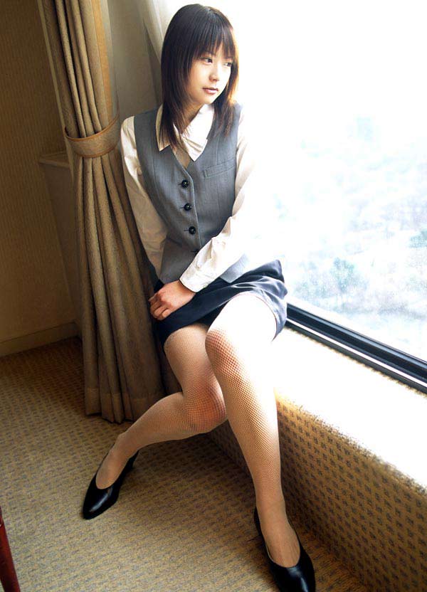 アイドル的 ロリ顔 OL エロ画像【2】