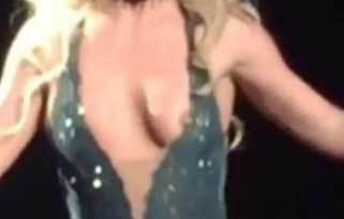 【速報】ブリトニー・スピアーズ、ライブ中におっぱいポロリ！！乳首丸見えハプニングｗｗｗｗｗ