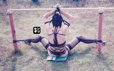 人妻投稿！非常階段や公園等での全裸緊縛画像集 ②