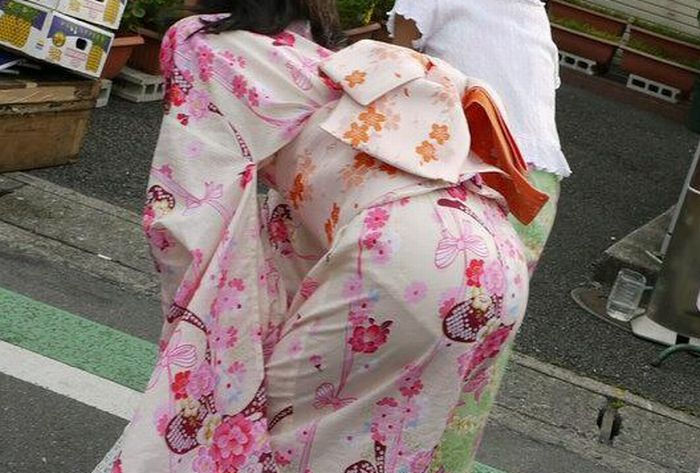 夏に堪能しまくりたい浴衣素人達の透けパンチラ画像