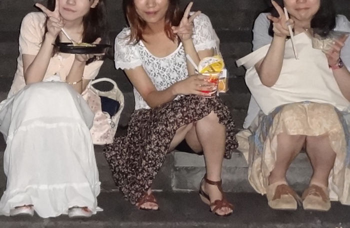 【リア充パンチラ】楽しそうにパンチラしている画像