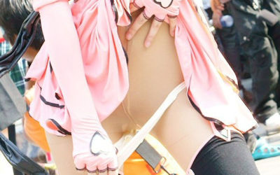 コミケで透けパンチラ！パンストコスプレイヤーのエロ画像 ④