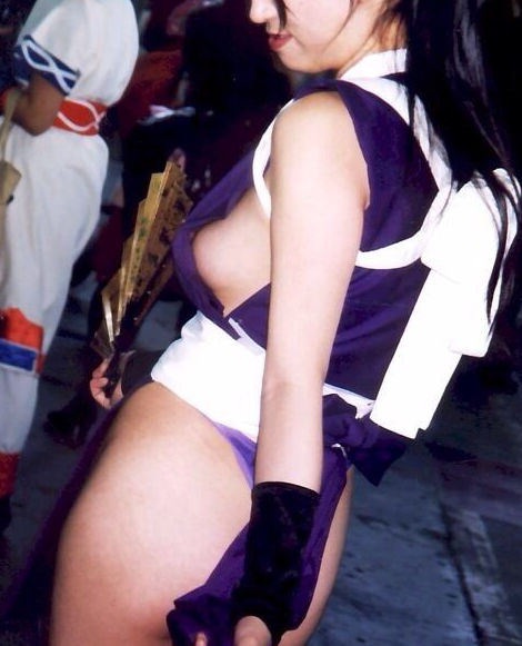 コミケ 乳首 乳輪 ハプニング ポロリ コスプレイヤー エロ画像【6】