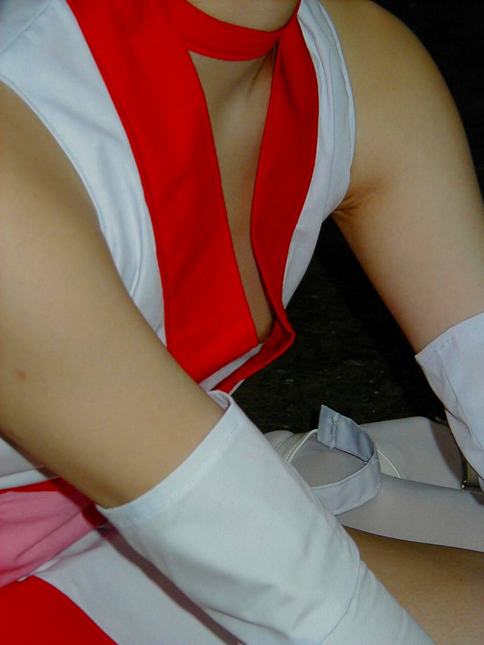 コミケ 乳首 乳輪 ハプニング ポロリ コスプレイヤー エロ画像【10】