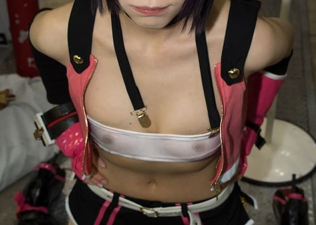 コミケ 乳首 乳輪 ハプニング ポロリ コスプレイヤー エロ画像【24】