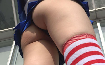 コスプレイヤー逆さ撮り！コミケパンチラローアングル画像集 ②
