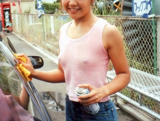 貧乳が透け乳首で主張するノーブラ胸ポチエロ画像