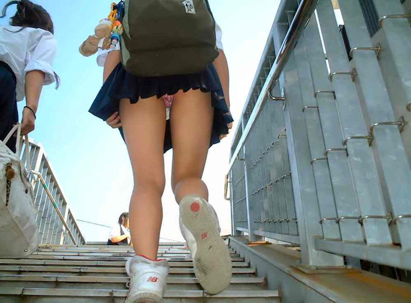 JKの太もも！登下校中女子高生街撮り画像集