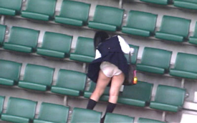 女子高生のパンチラは黒髪JKに限るエロ画像 ④