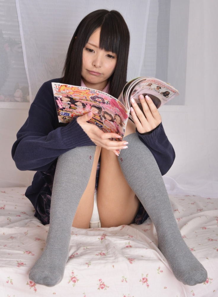 女子高生 パンチラ 黒髪 JK エロ画像【12】