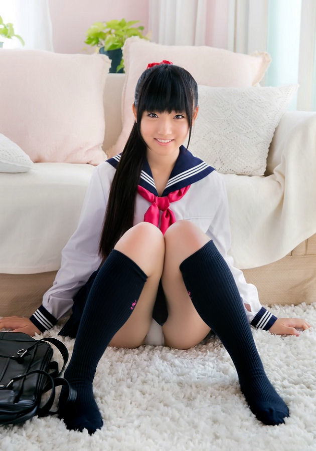 女子高生 パンチラ 黒髪 JK エロ画像【13】