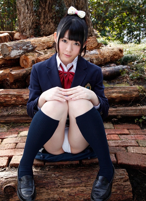 女子高生 パンチラ 黒髪 JK エロ画像【29】