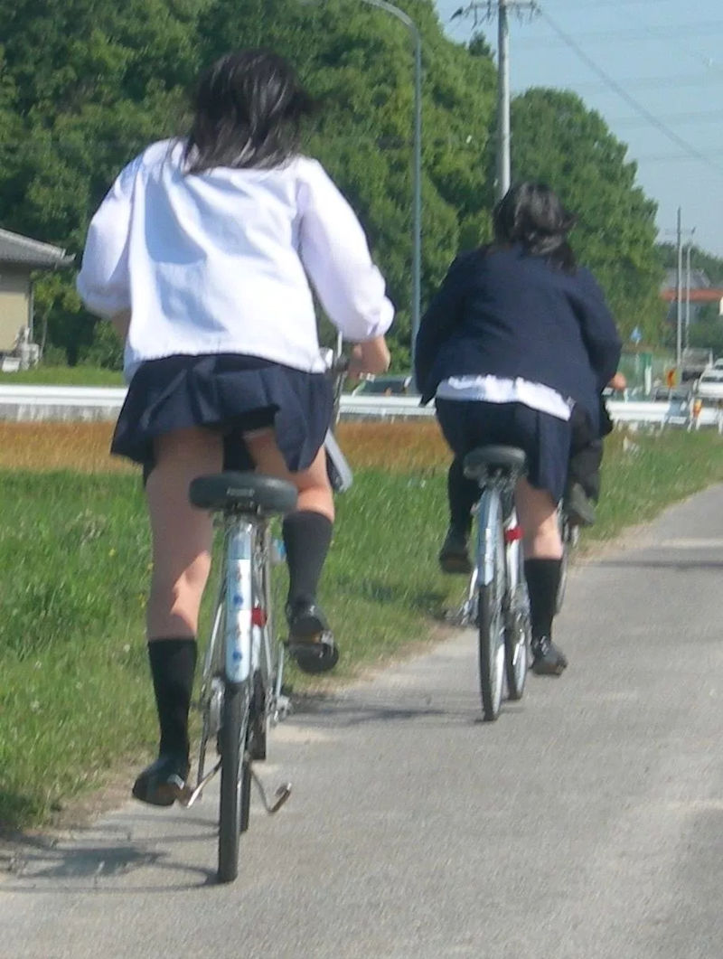 女子高生 パンチラ 黒髪 JK エロ画像【32】