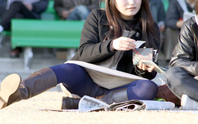 競馬場・競馬番組のレアパンチラ！馬よりもパンツが気になるエロ画像 ①