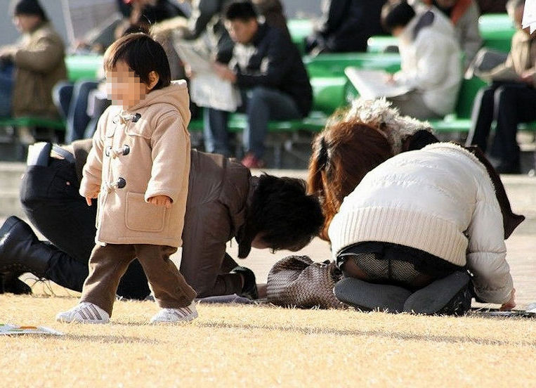 競馬場・競馬番組のレアパンチラ！馬よりもパンツが気になるエロ画像