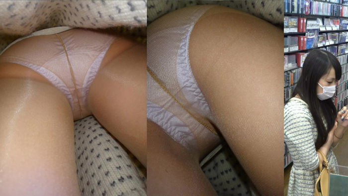パンストから見えるパンチラのエロさが良く分かる逆さ撮り画像