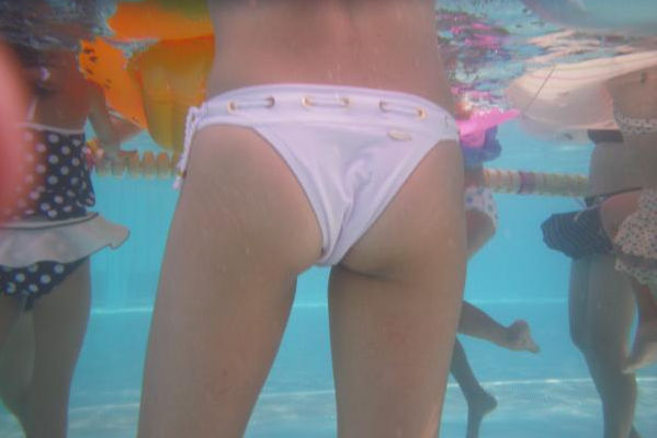 水中で見る水着ギャル達がエロい