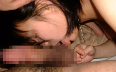 勃起した巨根素人をフェラするデカチンペロペロのエロ画像 ①