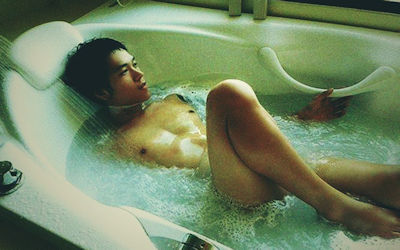 イケメンヌード！シャワーやお風呂で濡れる水も滴るいい男のエロ画像 ①