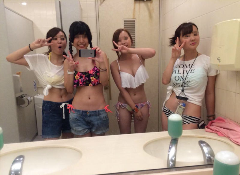 女ってトイレで自撮りするよね！っていう便所のエロ写メ画像