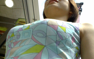 着衣巨乳がピークを迎える薄着な夏の街撮りエロ画像 ①