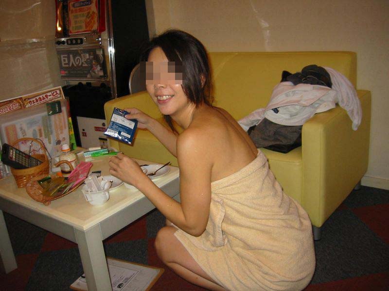 エッチした後の雰囲気漂うセックス事後バスタオルのエロ画像
