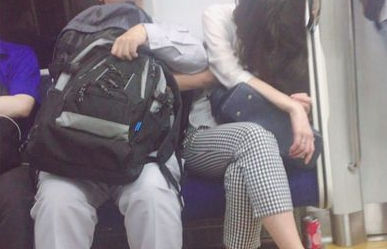 【画像】本物の痴漢をご覧いただこう