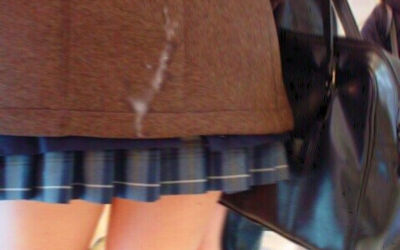 JKの制服に精子ぶっかけてる着衣射精画像集 ①