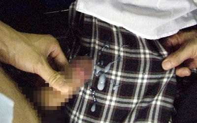 JKの制服に精子ぶっかけてる着衣射精画像集 ②