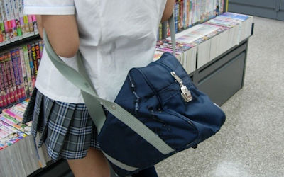 JKの制服に精子ぶっかけてる着衣射精画像集 ④