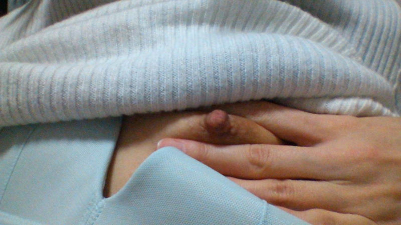 片乳 片乳首 ぽろり 自撮り おっぱい エロ画像【13】