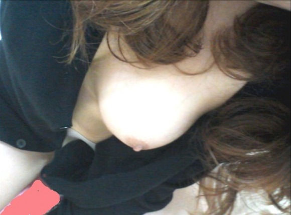片乳 片乳首 ぽろり 自撮り おっぱい エロ画像【14】