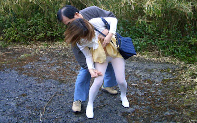 パンツげっと！スカートめくりのいたずら画像集 ②