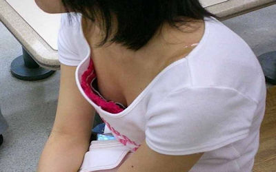 自然な胸チラパイチラ画像のまとめ ①