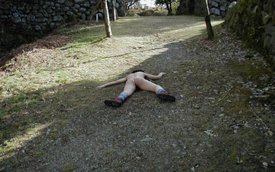 非情なる野外レイプ事後画像 ②