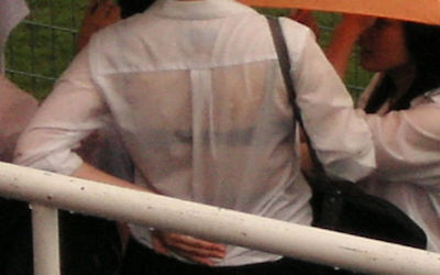 JKは雨に弱い濡れ透けブラジャーのエロ画像 ③