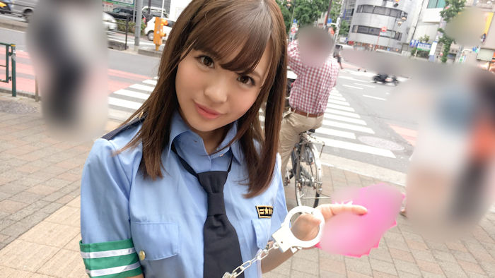 この後バックで犯されてしまう婦警コスプレしたあやさん21歳