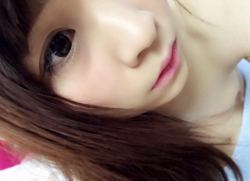 おっぱいの自撮りくらい今時は普通なエロ画像