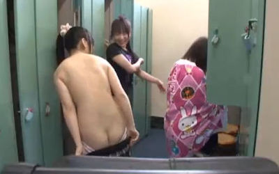 水着女子の着替え・脱衣写真のエロ画像 ③