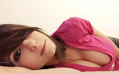 着衣巨乳な外国人美女の谷間に胸キュン画像集 ④