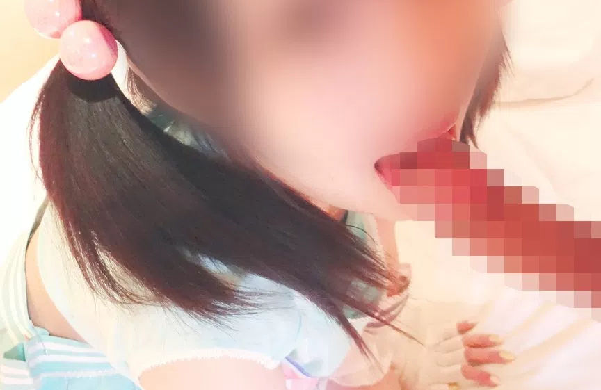 【画像あり】有名Twitterエロ絵師、某レイヤーから裸体自撮りエロ写メを送られる