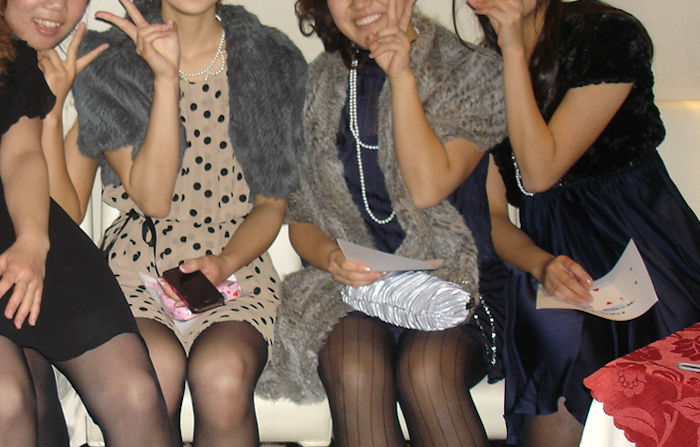 パーティドレスでのパンチラは最高！！