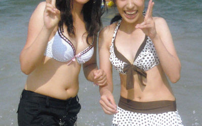 水着女性のお腹周りがヤバイ！油断した腹肉ビキニのエロ画像 ③