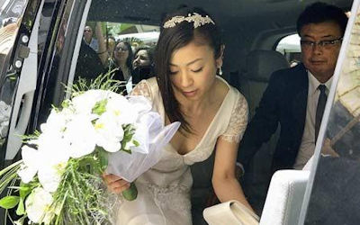 ドレス姿の花嫁やご友人が結婚式で胸チラしてるエロ画像 ④