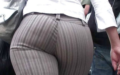 OLの巨尻なお尻にパンツスーツが食い込んだエロ画像 ②