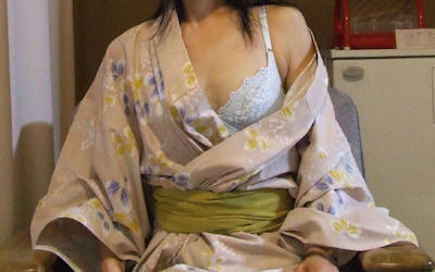 浴衣の中にブラジャーつけてるブラチラやブラモロのエロ画像 ③
