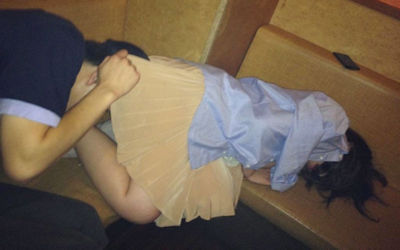 男の前で泥酔したベロベロ女のエロ画像 ②
