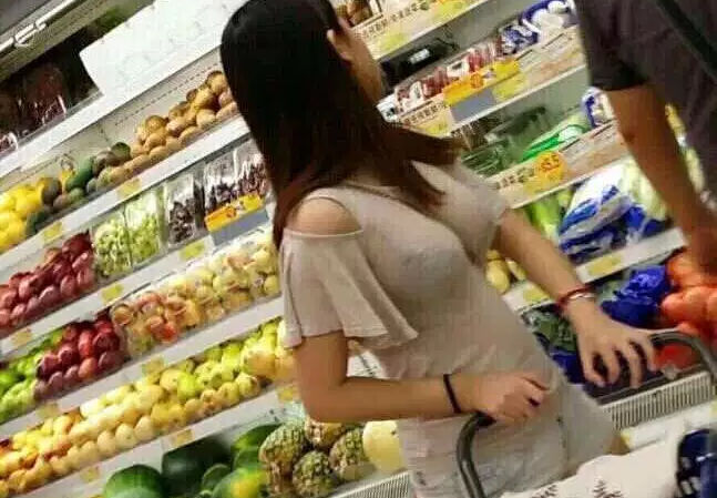 【三次画像】薄着で巨乳が強調されてる女ＷＷＷＷＷＷＷＷＷ