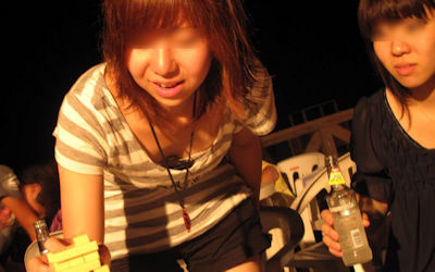 大学生や社会人の飲み会胸チラ画像集 ②